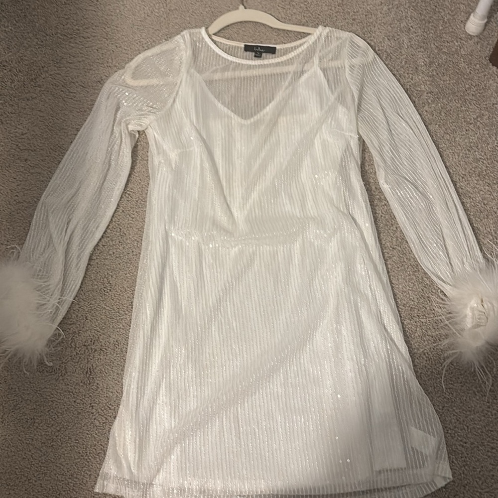 Lulu's White Feather Sleeve Wedding Dress - Picture 5 of 6